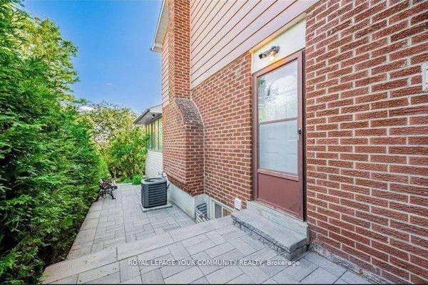 14 Innis CRES #Unit #2, Richmond Hill, ON L4C 5K2