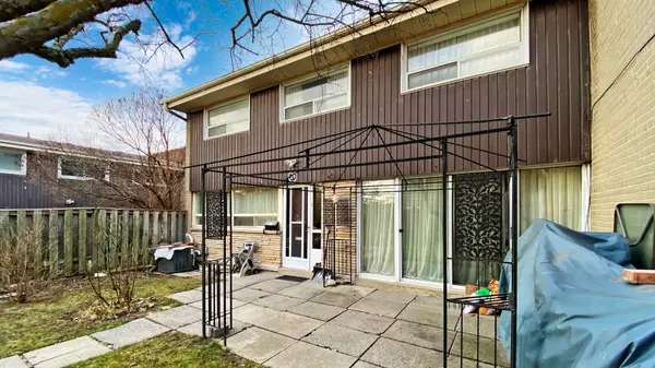 Toronto, ON M3M 3J7,24 Streamdale CT