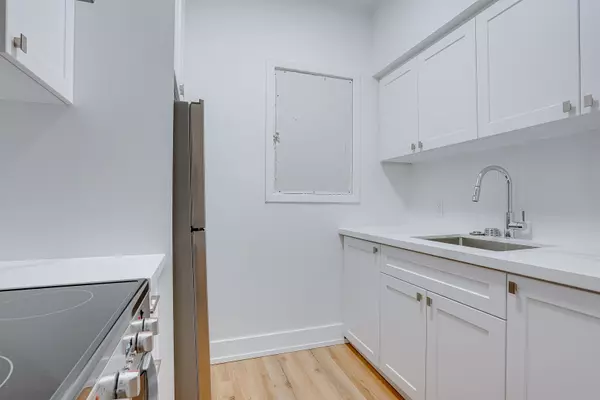 Niagara, ON L2R 3J7,200 King ST #3