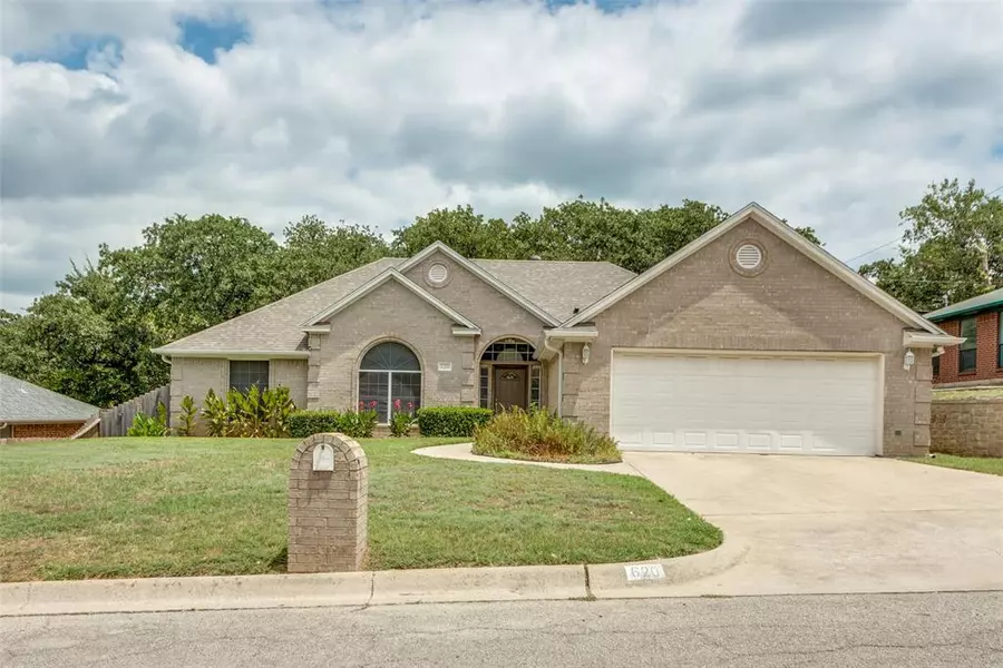 620 Timberoaks Drive, Azle, TX 76020