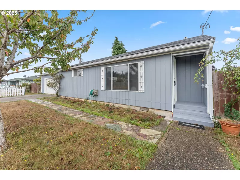 270 S MORRISON ST, Coos Bay, OR 97420