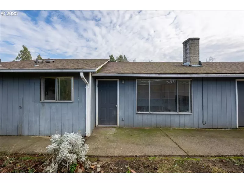 646 W QUINALT ST, Springfield, OR 97477