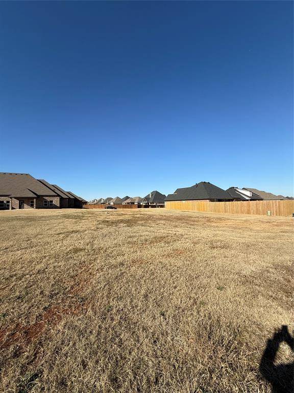 204 Braxton Way, Yukon, OK 73099