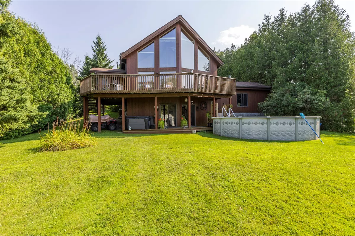 Smith-ennismore-lakefield, ON K0L 1T0,834 Kimberly DR