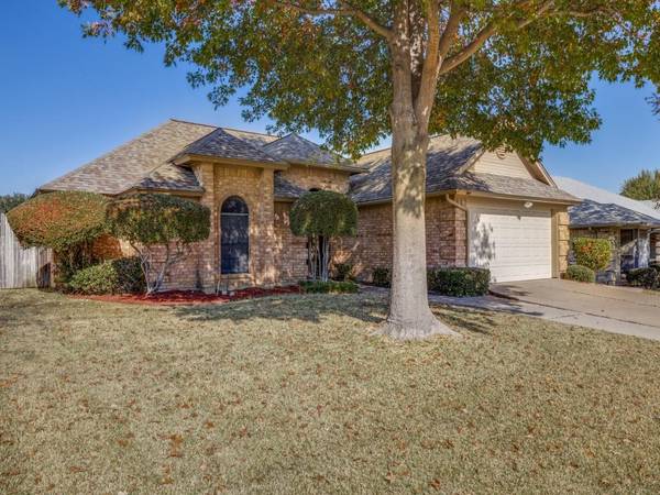 1511 Lincoln Drive, Mansfield, TX 76063