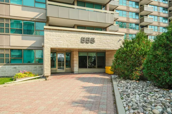 555 Brittany DR, Manor Park - Cardinal Glen And Area, ON K1K 4C5