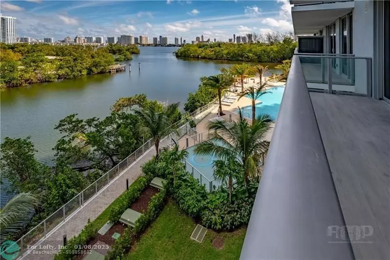 16385 Biscayne Blvd  #406, North Miami Beach, FL 33160