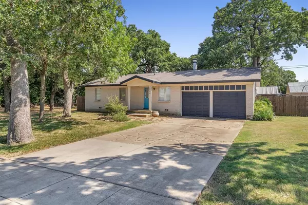 3004 Russell Road, Arlington, TX 76001