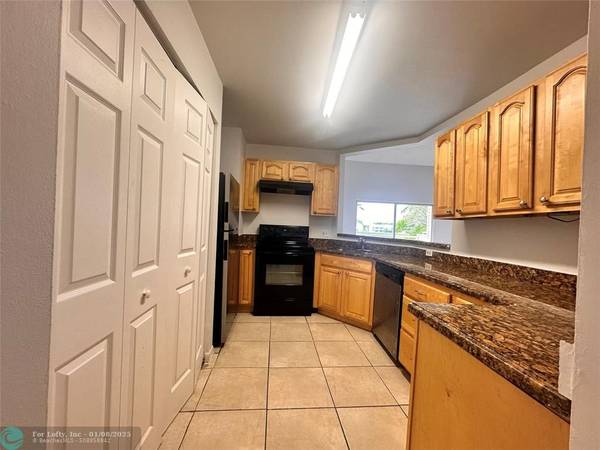 3457 NW 44th St  #201, Oakland Park, FL 33309