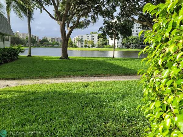 2220 N Cypress Bend Dr  #107, Pompano Beach, FL 33069