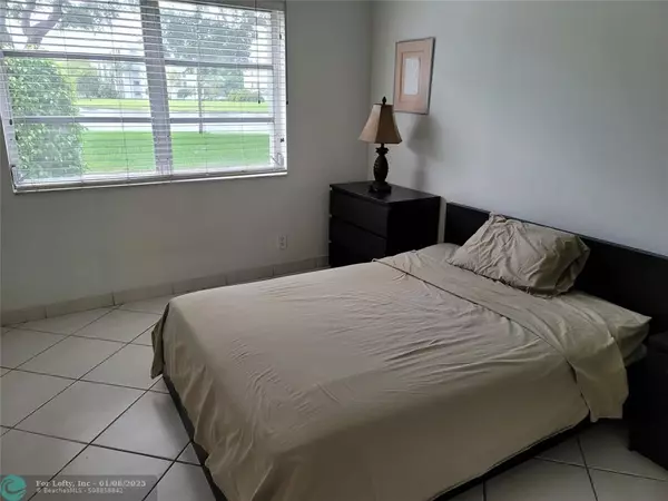 Pompano Beach, FL 33069,2220 N Cypress Bend Dr  #107