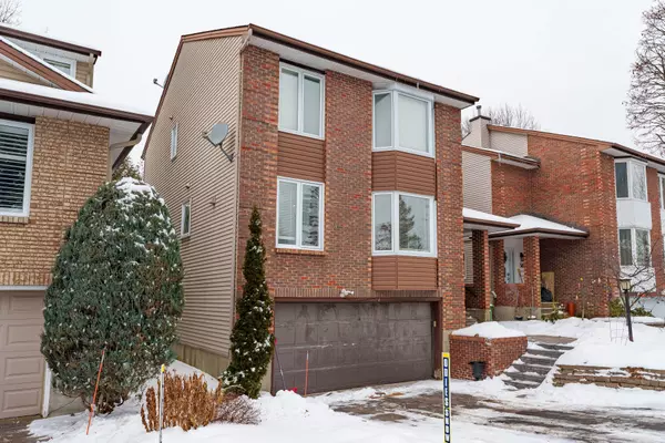 Ottawa, ON K1V 0J5,3035 Uplands DR