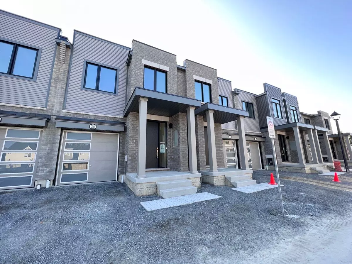 Whitby, ON L1M 0M4,20 Sorbara WAY