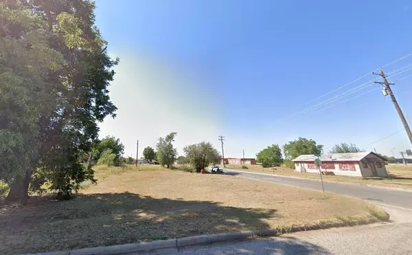 Vernon, TX 76384,1122 Houston Street