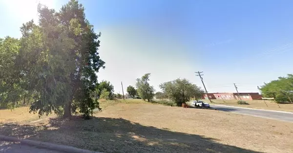 Vernon, TX 76384,1122 Houston Street