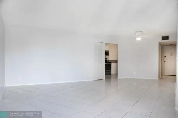 Hallandale Beach, FL 33009,800 Parkview Dr  #411