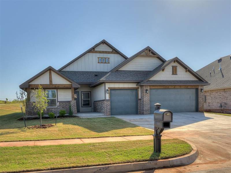 2304 Creekview Trail, Moore, OK 73160