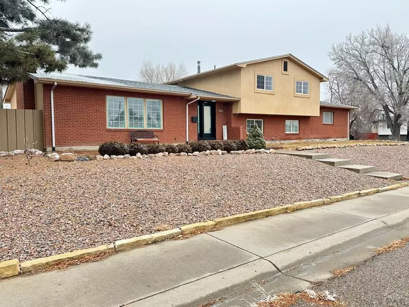 135 La Rochelle Dr, Pueblo, CO 81005