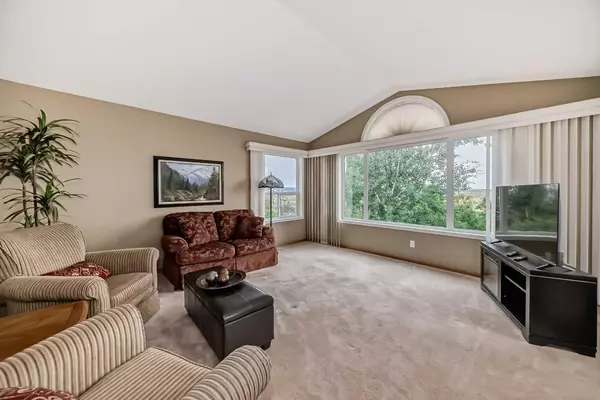 Calgary, AB T3B5S9,267 Valley Brook CIR NW