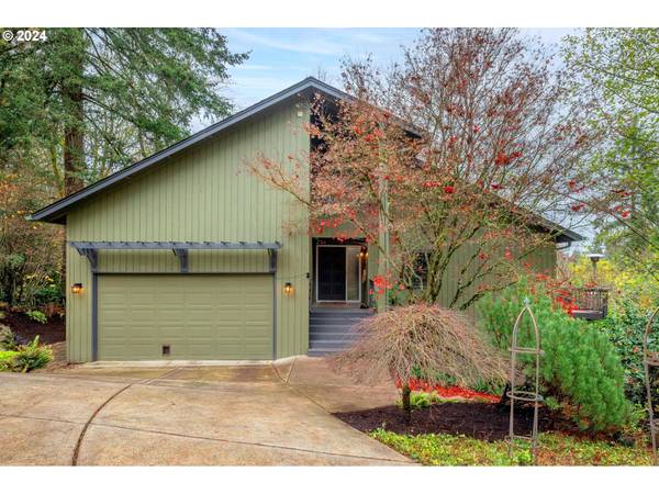 8 WALKING WOODS DR, Lake Oswego, OR 97035