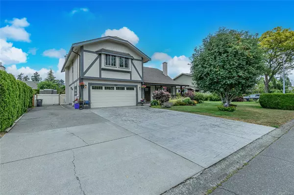 Saanich, BC V8Z 3E3,744 Viaduct Ave E