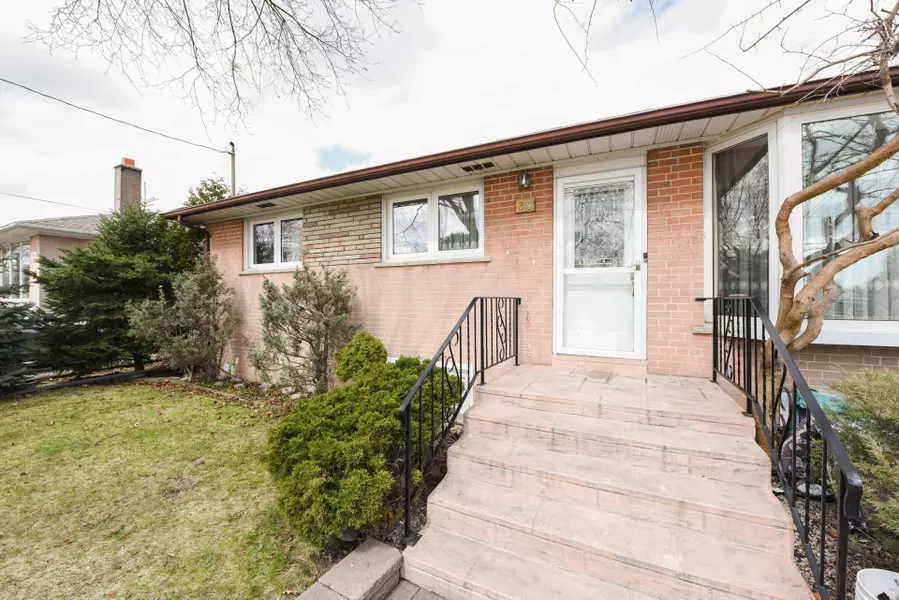 34 Paragon RD, Toronto W09, ON M9R 1J8