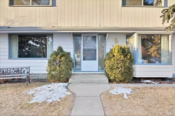 5644 Lodge CRES SW, Calgary, AB T3E 5Y7