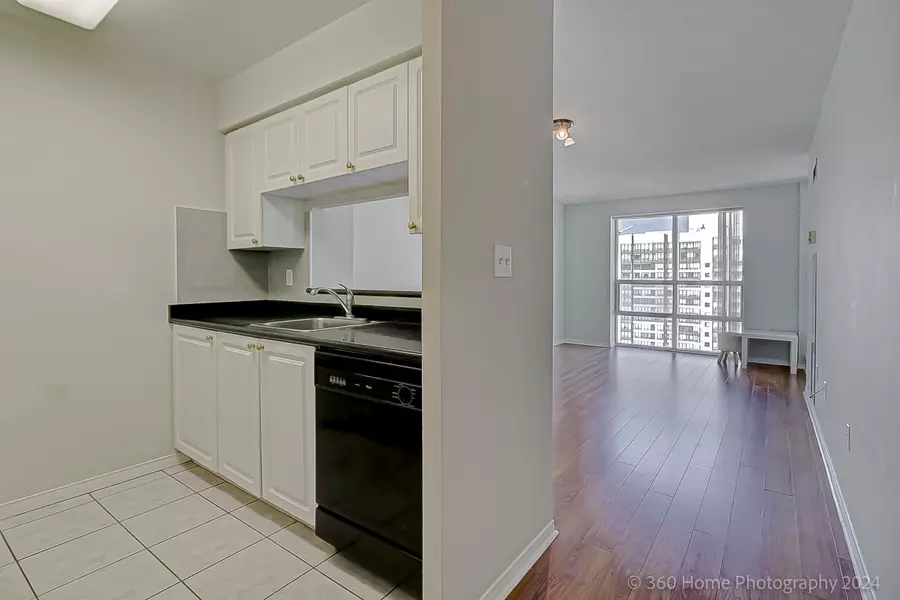 3 Pemberton AVE #2106, Toronto C14, ON M2M 4M1