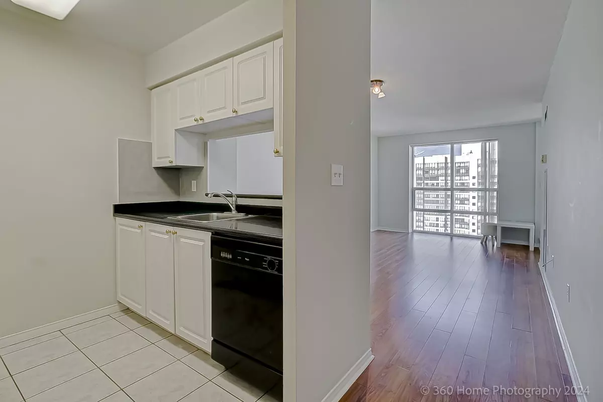 Toronto, ON M2M 4M1,3 Pemberton AVE #2106