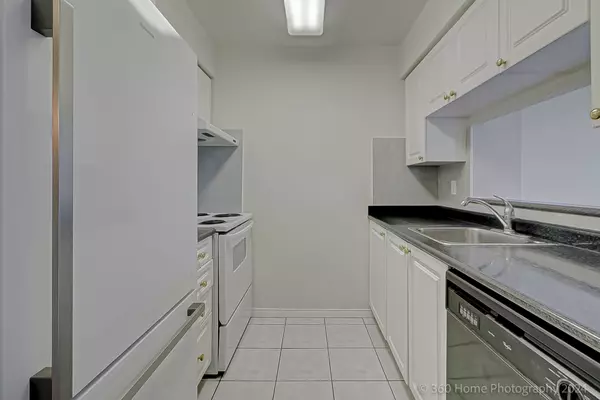 Toronto, ON M2M 4M1,3 Pemberton AVE #2106