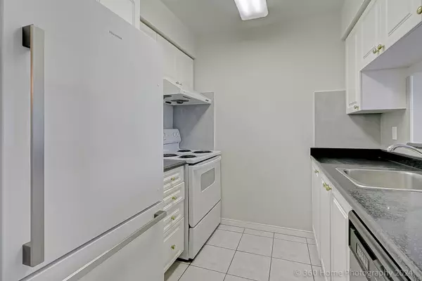 Toronto, ON M2M 4M1,3 Pemberton AVE #2106