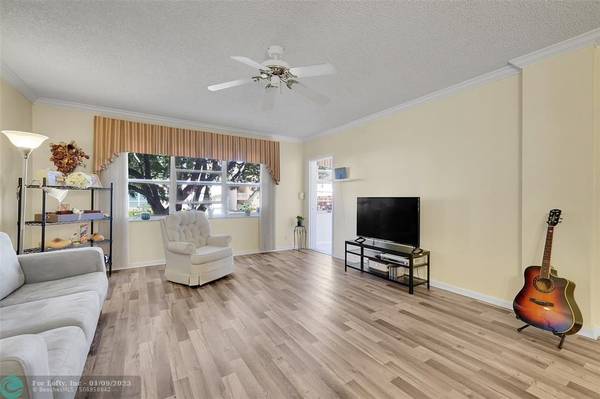 Plantation, FL 33317,6751 Cypress Rd  #105