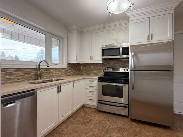 Richmond Hill, ON L4C 2X4,400 Marybay CRES