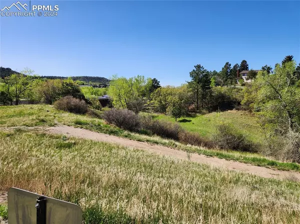 Colorado Springs, CO 80919,6614 Warbler LN