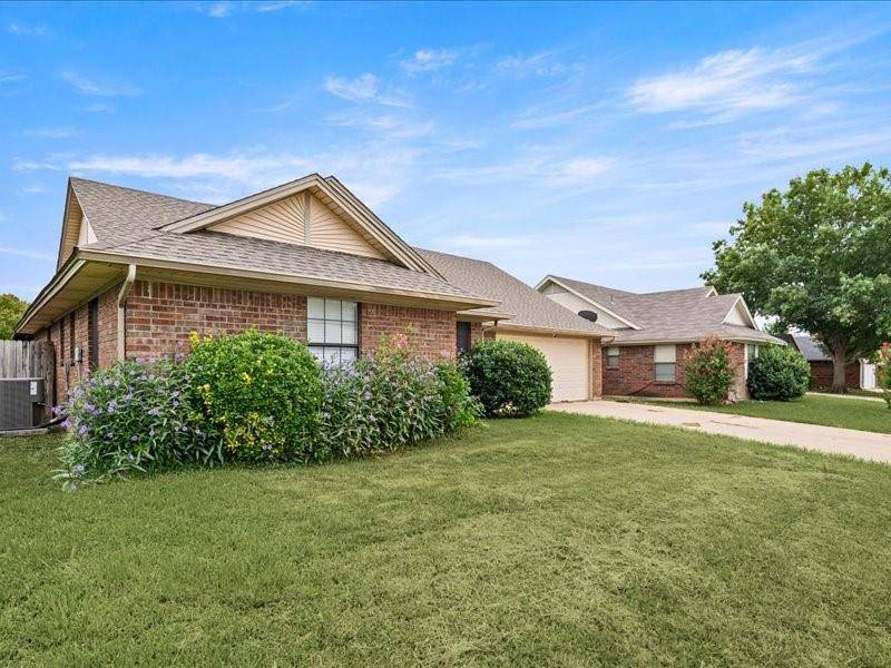 8216 Willis Lane, Watauga, TX 76148