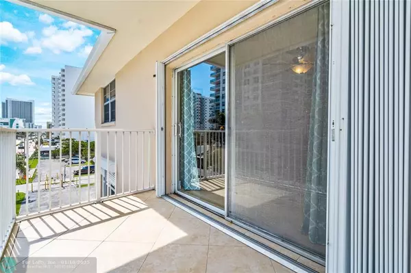 Hollywood, FL 33019,2710 S Ocean Dr  #401