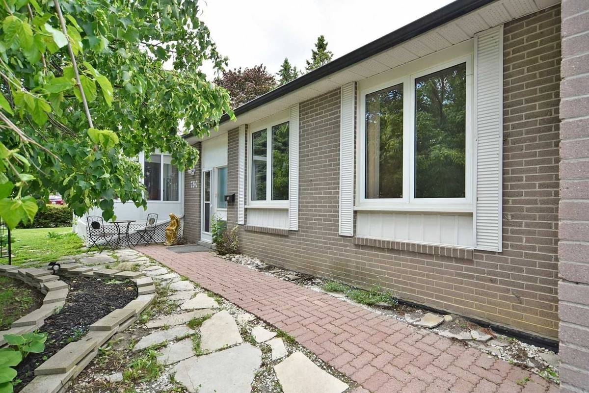 Newmarket, ON L3Y 3B3,780 Greenfield CRES