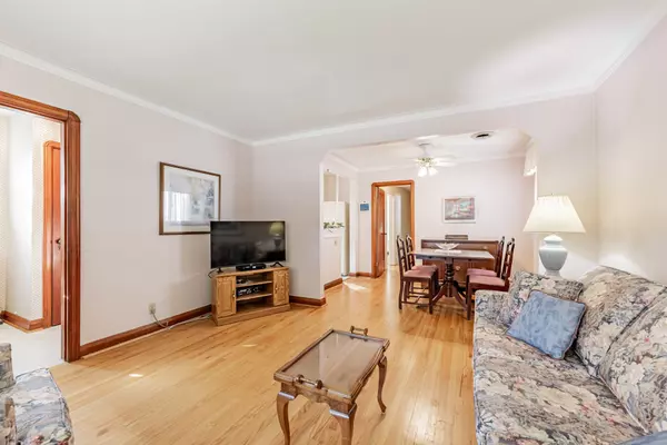 Toronto, ON M4B 2P3,82 Cedarcrest BLVD