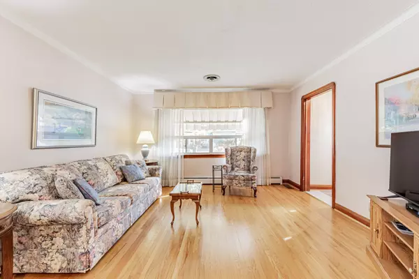 Toronto, ON M4B 2P3,82 Cedarcrest BLVD