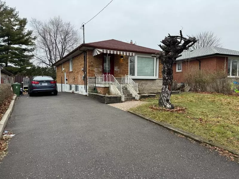 9 Millmere DR #Main, Toronto E09, ON M1G 2A9