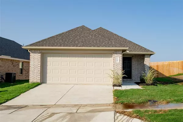 1301 Starling Lane, Ennis, TX 75119