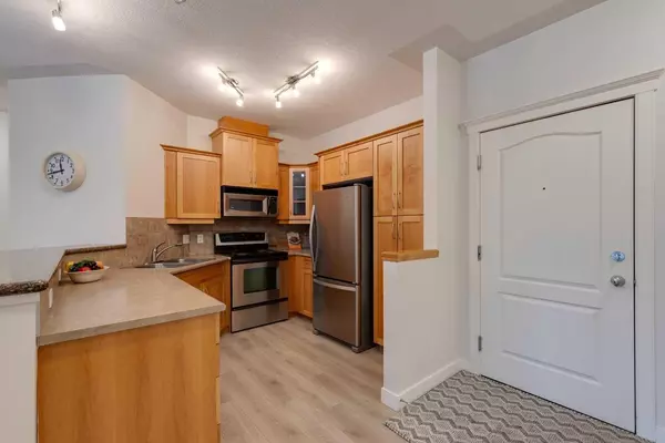 Calgary, AB T3H 5X3,10 Discovery Ridge Close Southwest #105