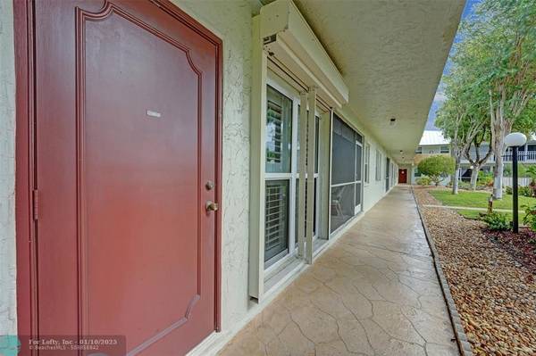 Deerfield Beach, FL 33441,860 SE 6th Ave  #401