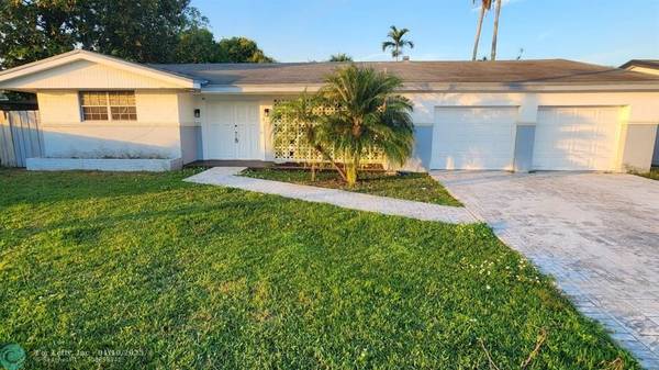 6649 EMERALD LAKE DR, Miramar, FL 33023