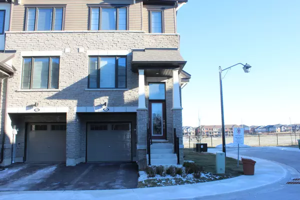 Hamilton, ON L8J 0M5,185 Bedrock DR #29