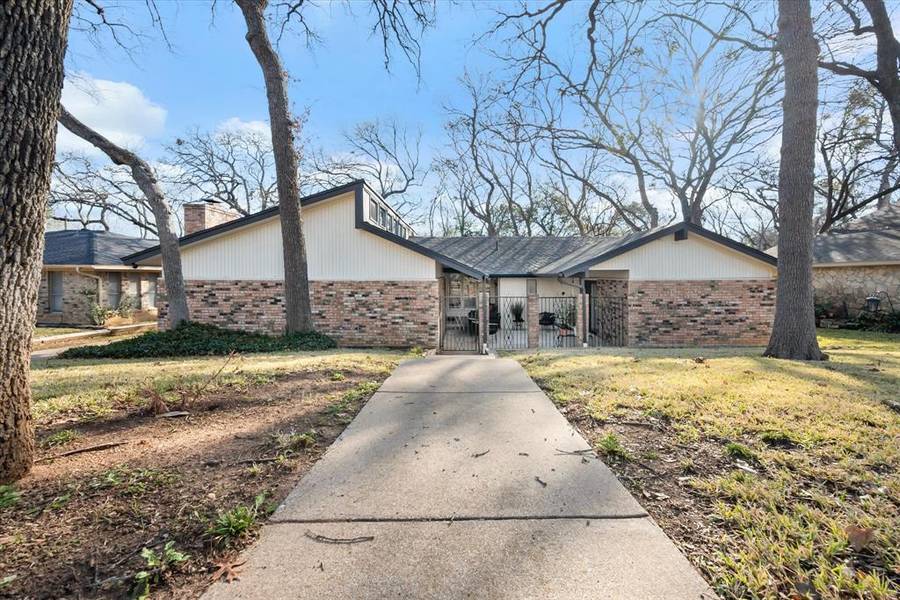 2205 Brookside Drive, Arlington, TX 76012