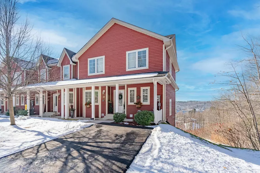 52 Drummond DR, Penetanguishene, ON L9M 0A2