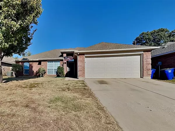 2108 Cancun Drive, Mansfield, TX 76063