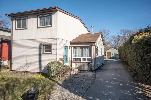 Hamilton, ON L8E 3A9,74 Pinelands AVE