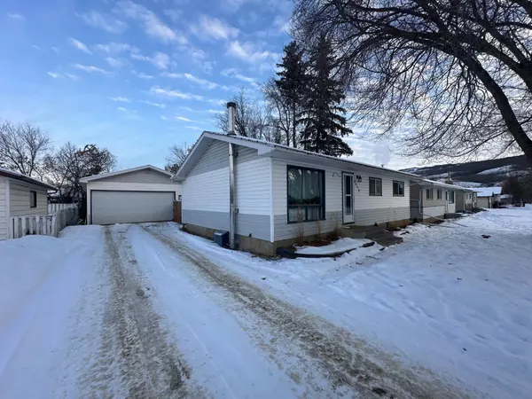 Peace River, AB T8S 1A5,9614 84 AVE